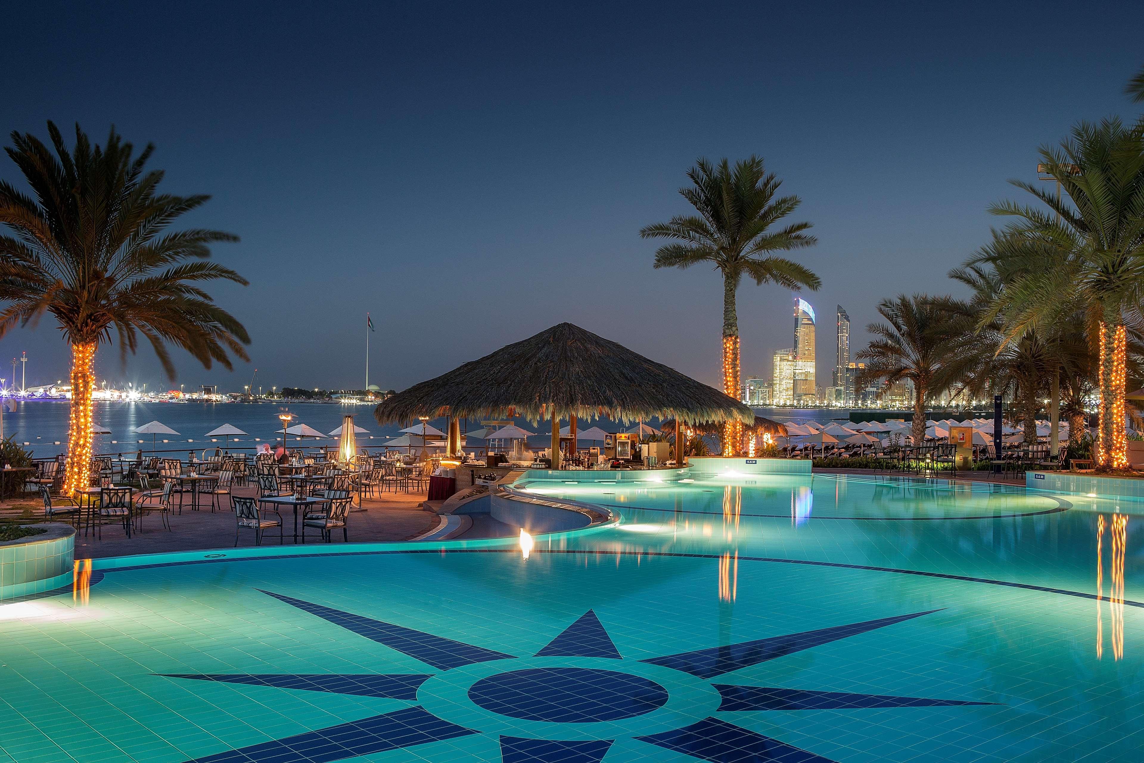 Radisson Blu Hotel & Resort, Abu Dhabi Corniche エクステリア 写真