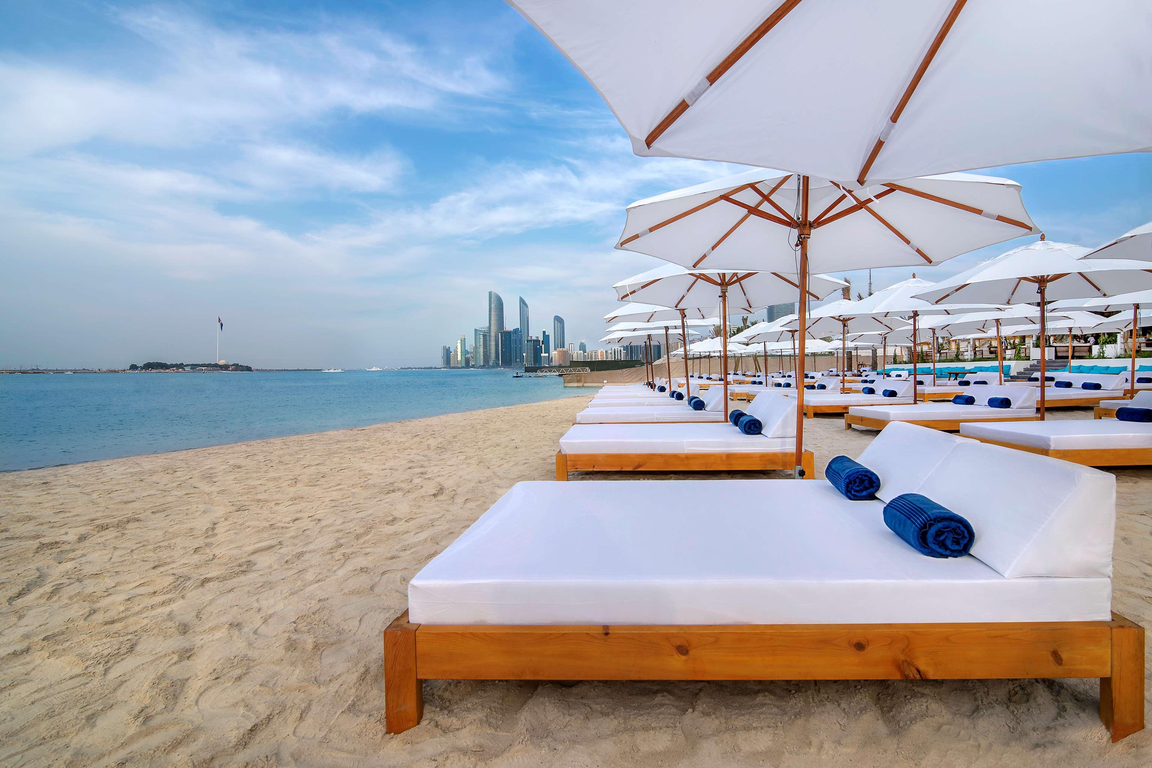 Radisson Blu Hotel & Resort, Abu Dhabi Corniche エクステリア 写真